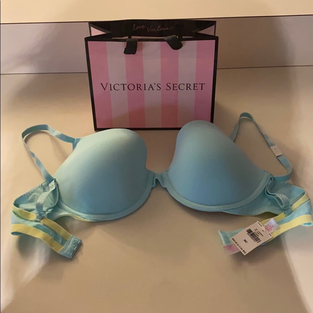 Women’s brand new pink Victoria secret bra